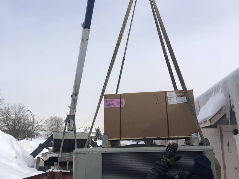 Winter crane lift with economizer on board
