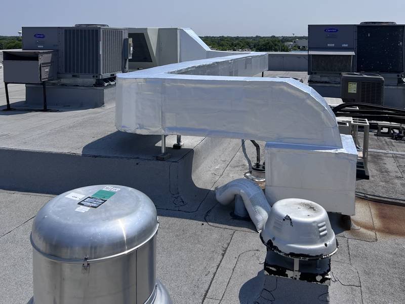 Insulated rooftop supply duct, built to fit