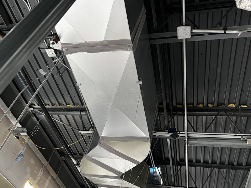Rectangular duct with turning elbows