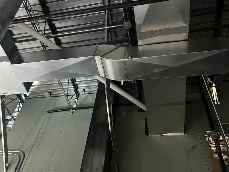 Rectangular duct transitions overhead