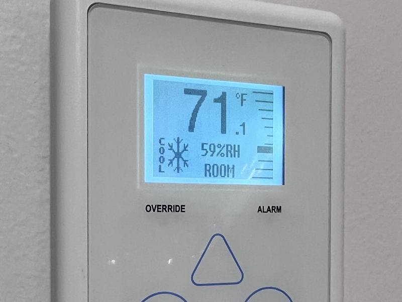 Room sensor holding 71°F and 59% humidity, cooling
